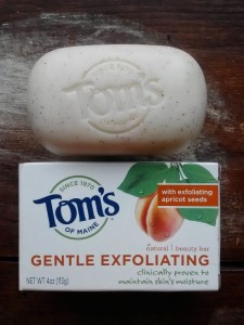 toms_gentle_exfoliating_apricot_sead_soap